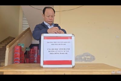 Những hình ảnh BGH+GV+CBCNV +HS Trường THCS NGuyễn Khuyến Phường Buôn Hồ ĐakLak Quyên góp sáng ngày 24/11/2025 ủng hộ HS vùng lũ tại Phú Yên (cũ)nay là Đông ĐăkLăk